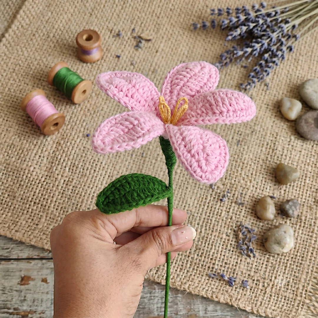 Small Lily - Light Pink